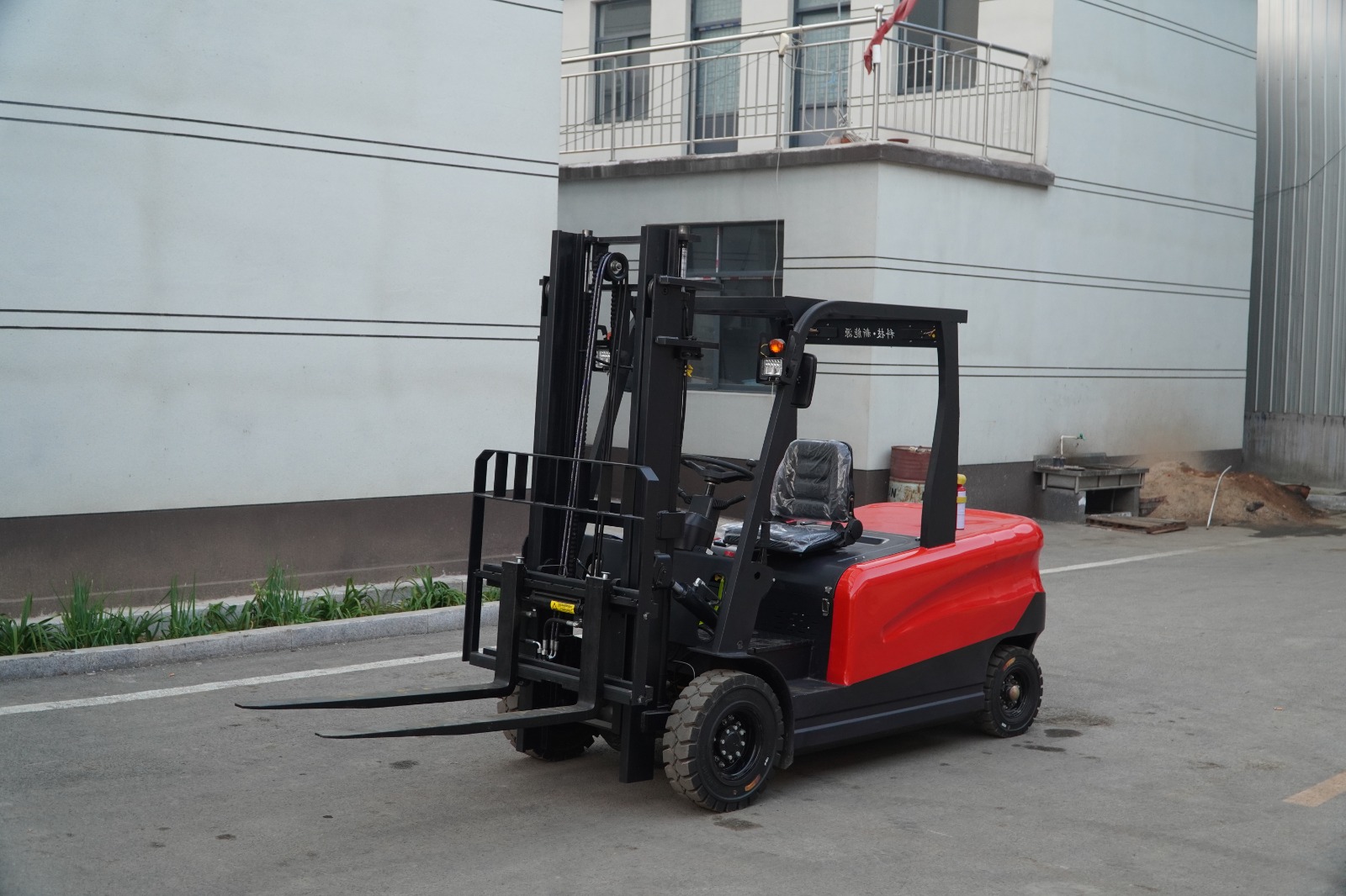 ELECTRIC FORKLIFT CPD-40